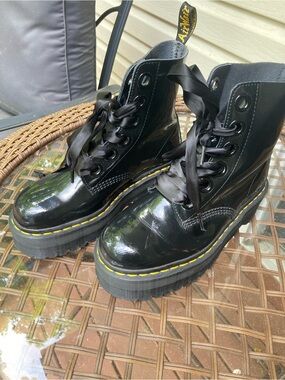 Doc Marten's MOLLY Women's Leather Platform Boots - size 7